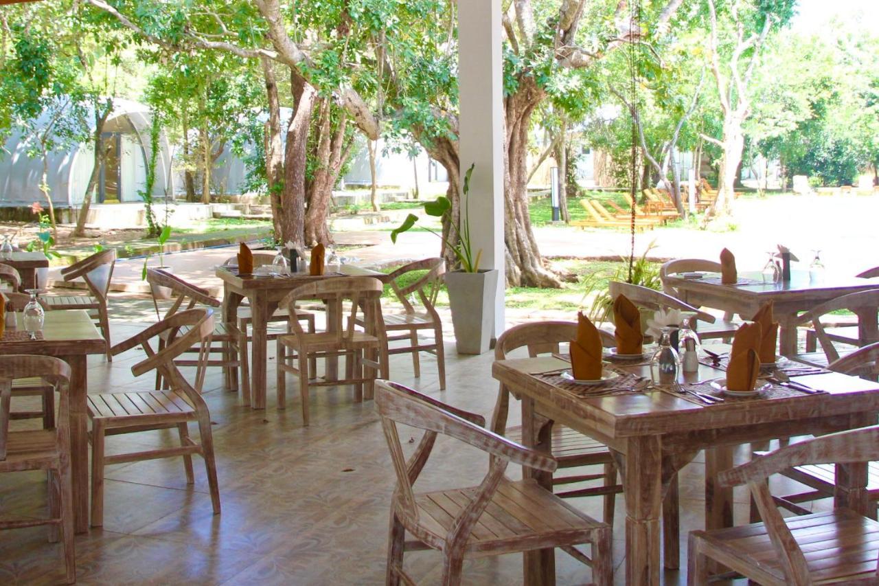 Nivadoo Resort Сигирия Екстериор снимка The restaurant at the resort