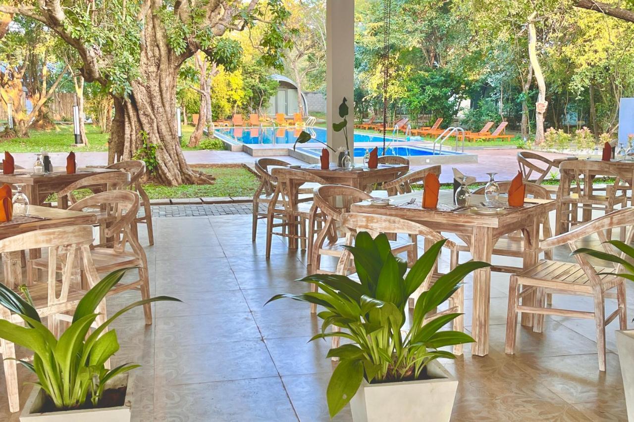 Nivadoo Resort Сигирия Екстериор снимка The restaurant at the hotel