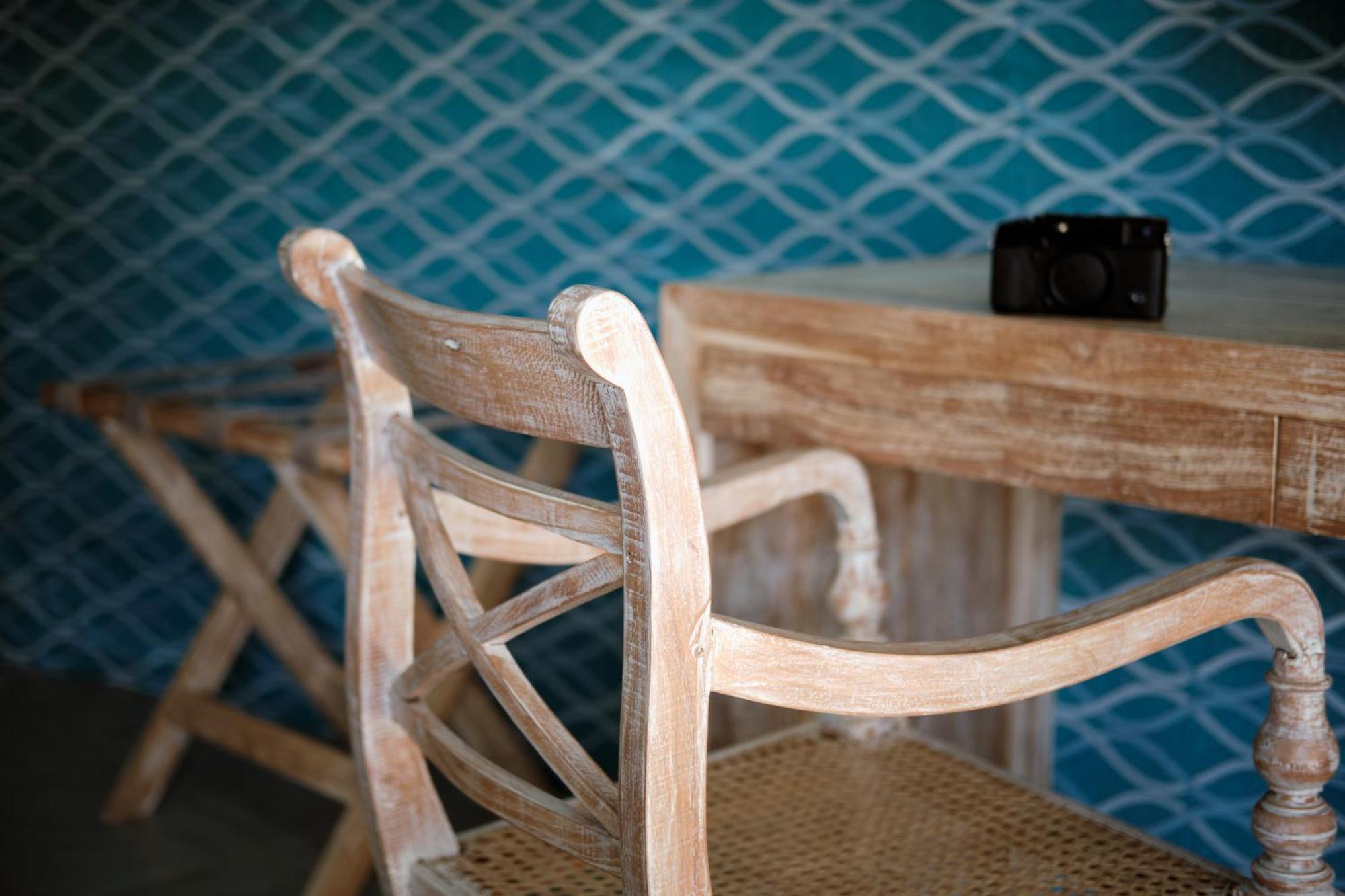 Nivadoo Resort Сигирия Стая снимка A chair