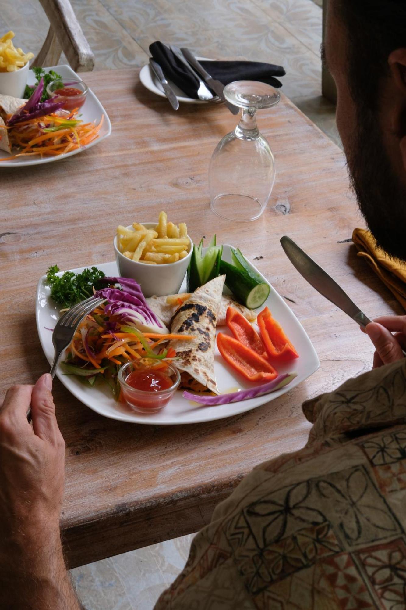 Nivadoo Resort Сигирия Екстериор снимка A plate of food
